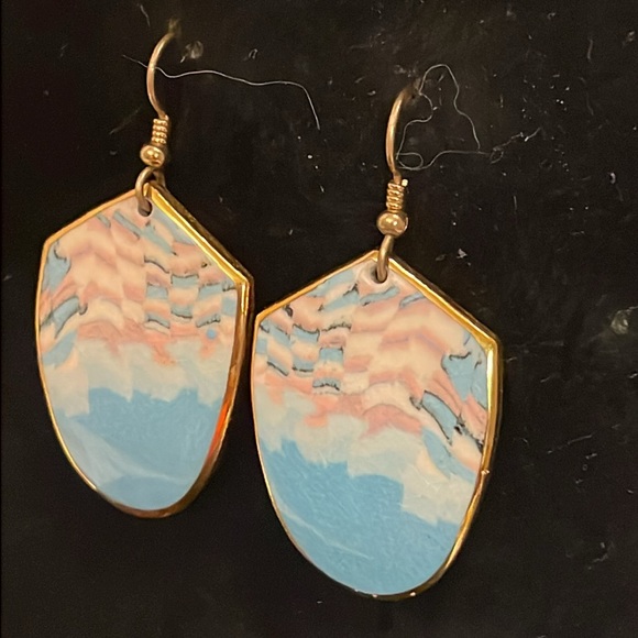 NWT 2” Mud Dove Collection gold plated hand crafted & painted dangle earrings - Picture 5 of 12